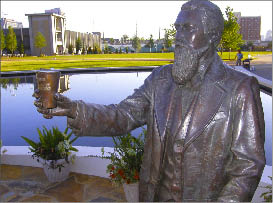 Coca-Cola Pembertonstatue3-hi.tif