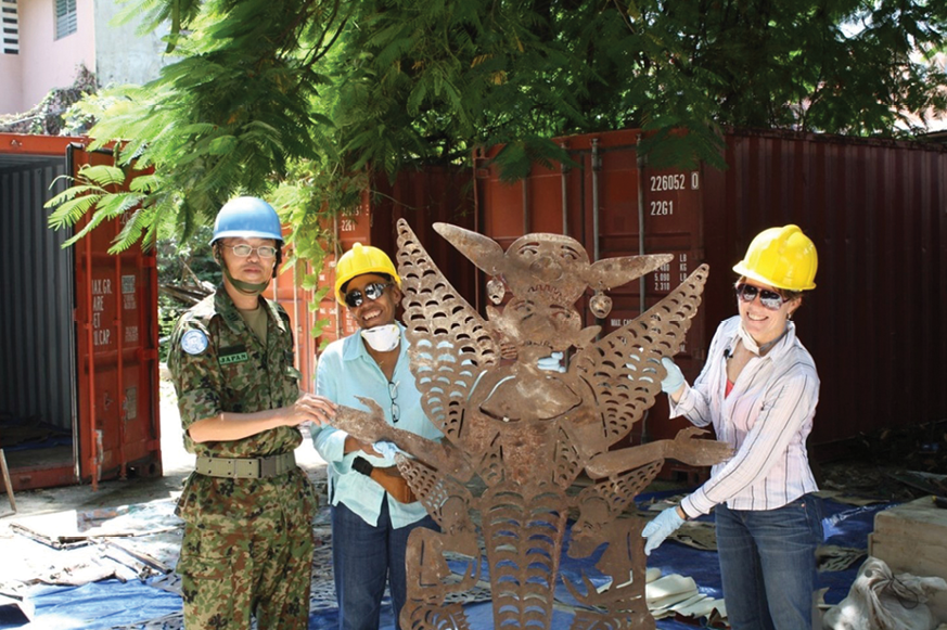 Smithonsian - UN troops, Haitian and American conservators