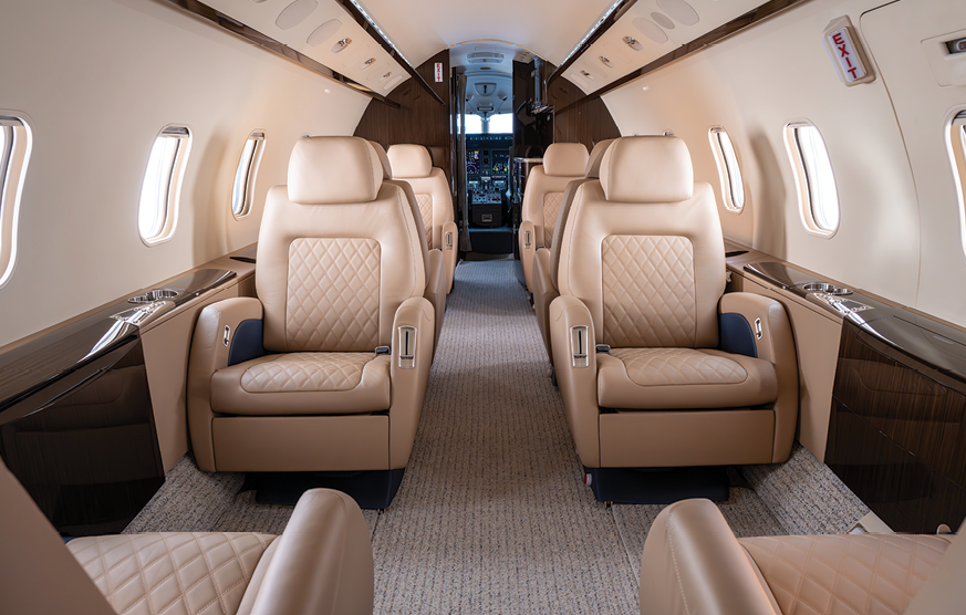 >Wheels Up Challenger 300