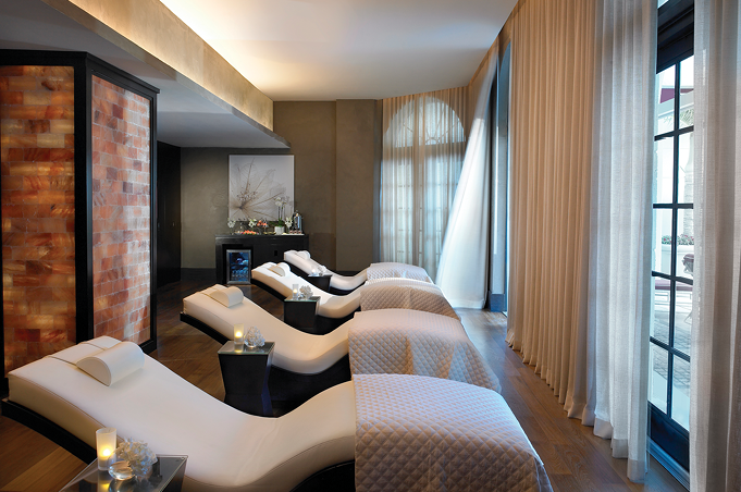 Acqualina Spa relaxation room